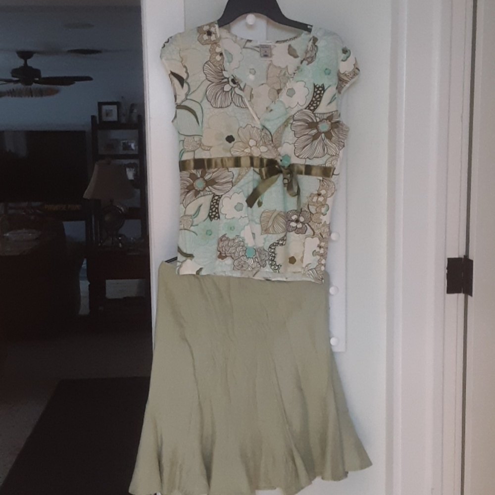 Blouse and skirt set